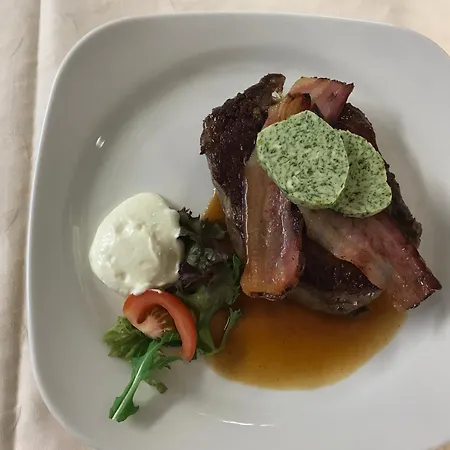 Zum Hirsch - Restaurant Hotel